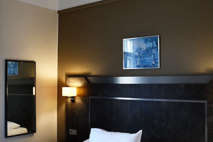 Room 9 of 21
