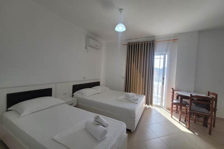Room 12 of 115