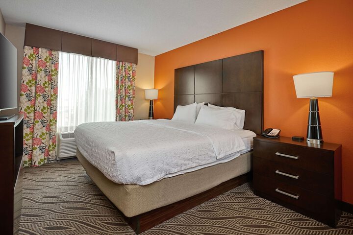 1 King Bed (2 of 18)