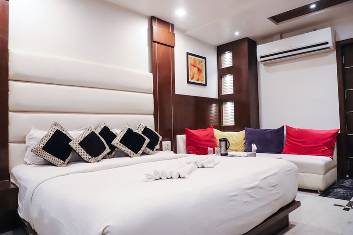 Room 9 of 32
