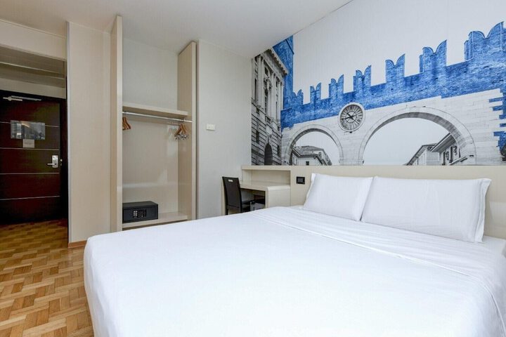 Room 6 of 39