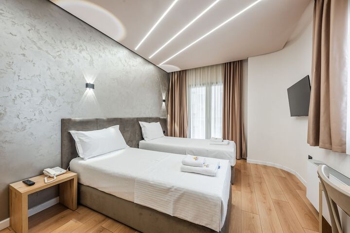 Room 15 of 42