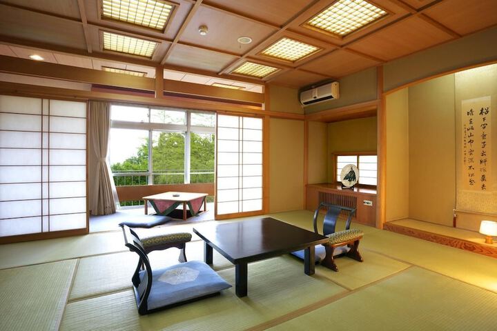 Room 4 of 23