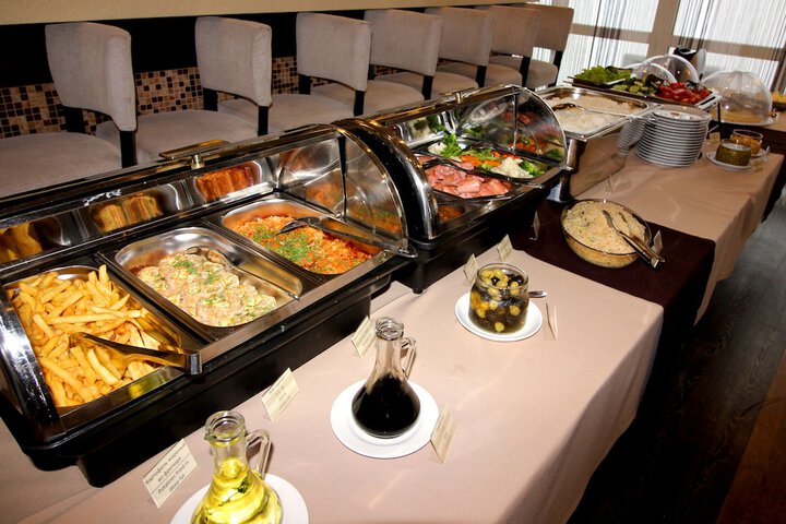 Dining 76 of 82