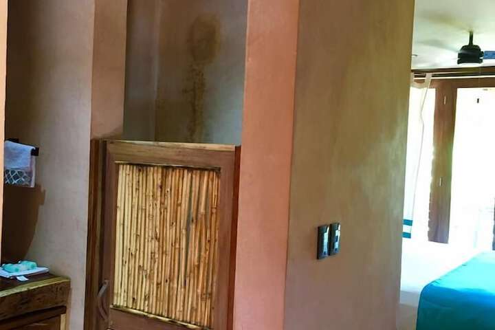 Room 17 of 40