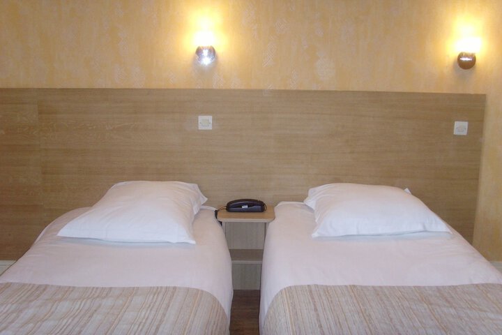 Room 9 of 26