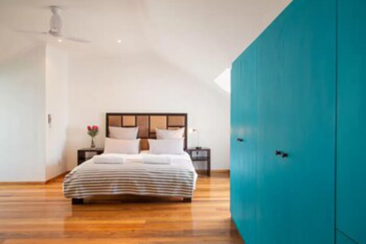 Room 4 of 10
