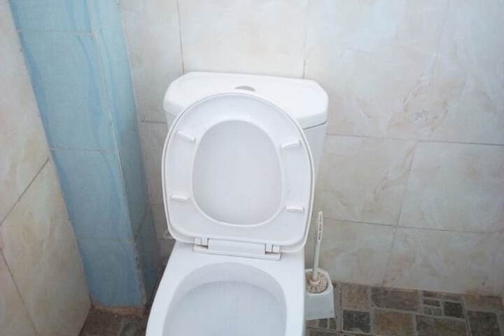 Room 6 of 16