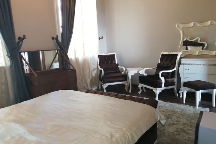 Room 8 of 47