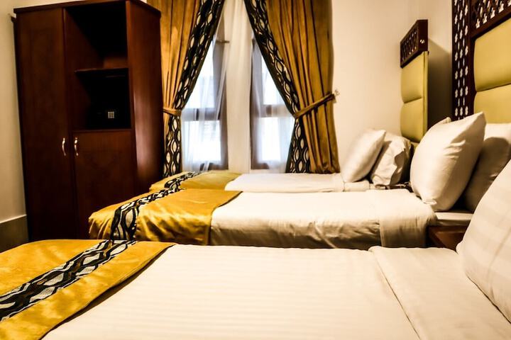 Room 8 of 17