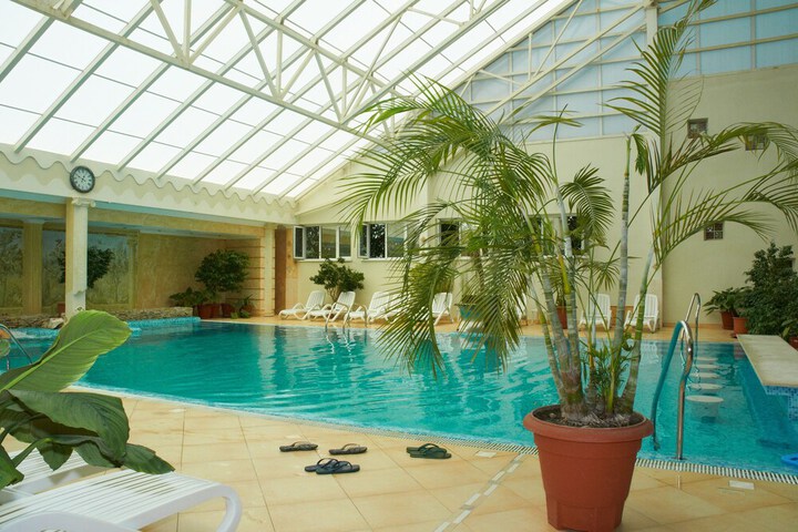 Pool 68 of 105
