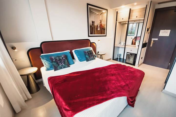 Room 30 of 90