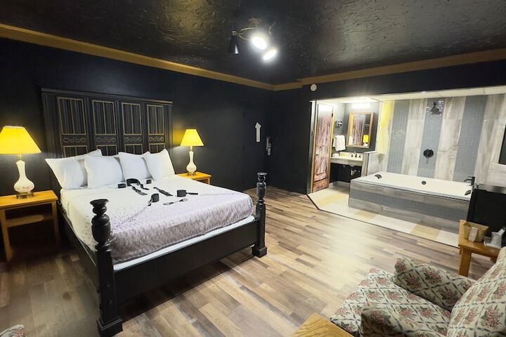 Room 202 of 293