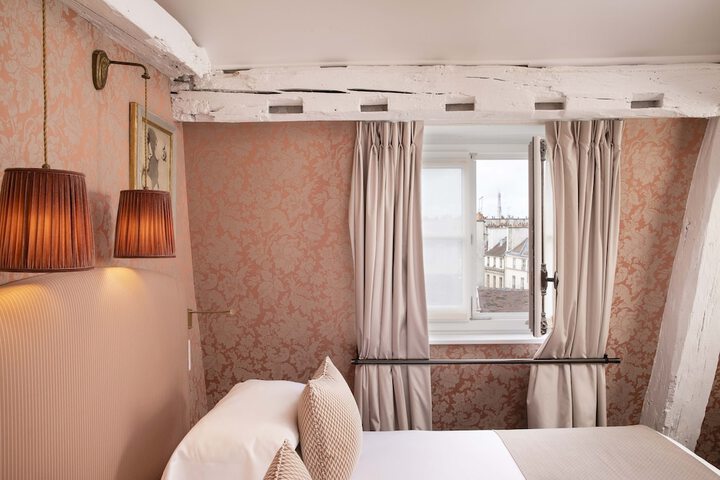 Room 8 of 94