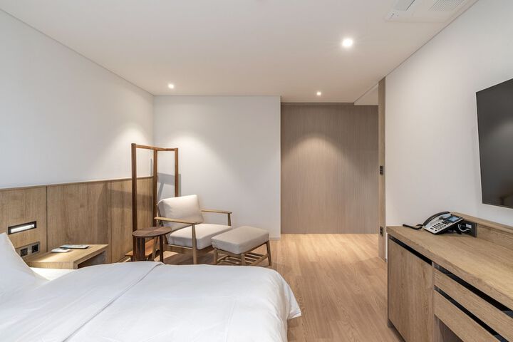 Room 12 of 24