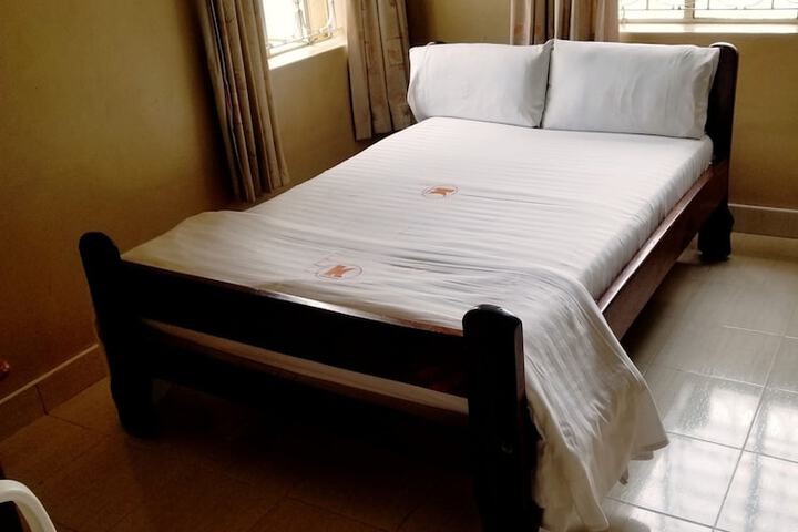 Room 3 of 20