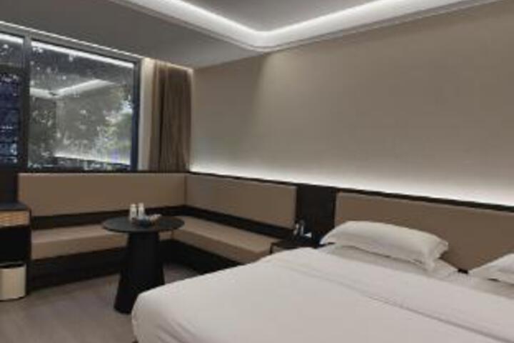 Room 18 of 20