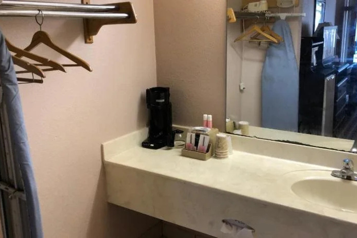 Room 9 of 15