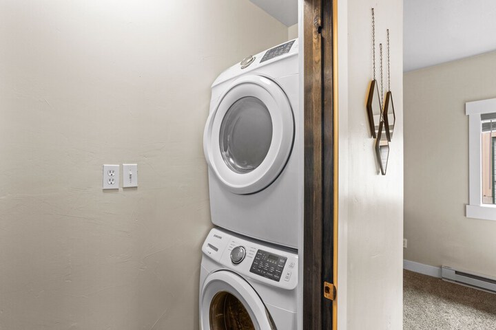 Laundry 20 of 32