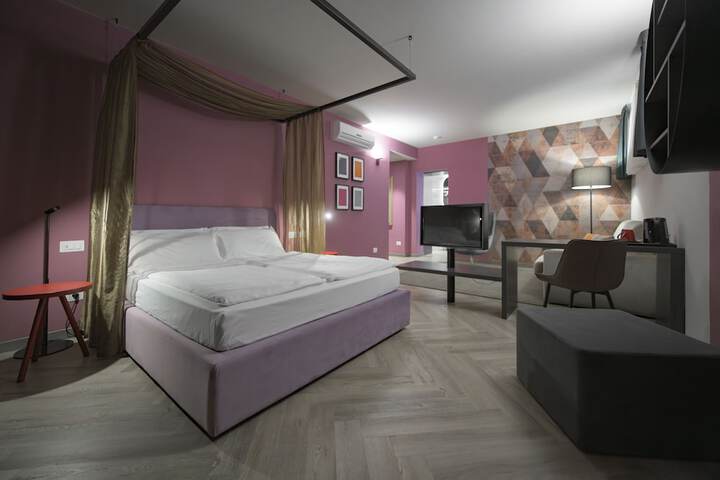 Room 17 of 47