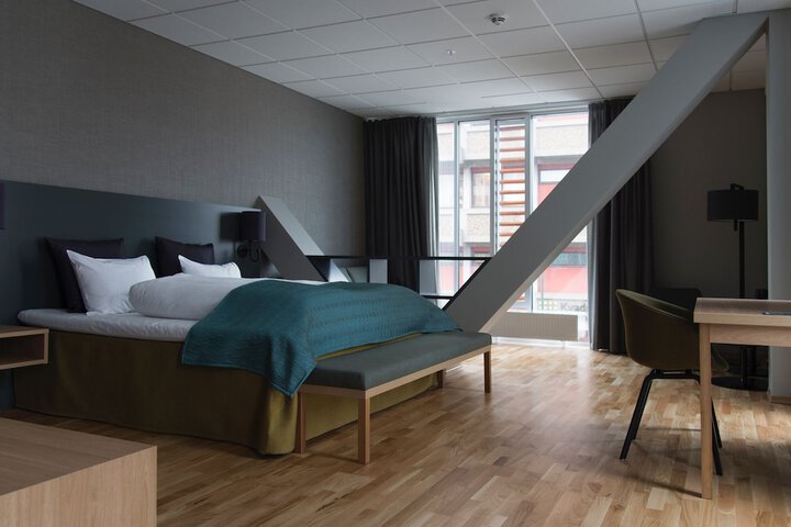 Room 5 of 15