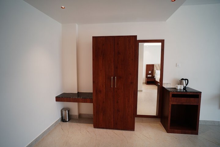 Room 14 of 103