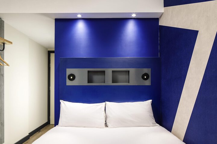 Room 26 of 63