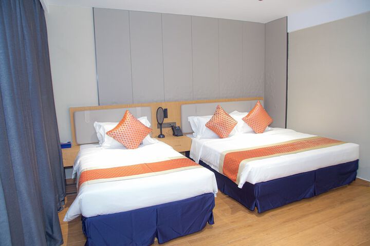 Room 32 of 62
