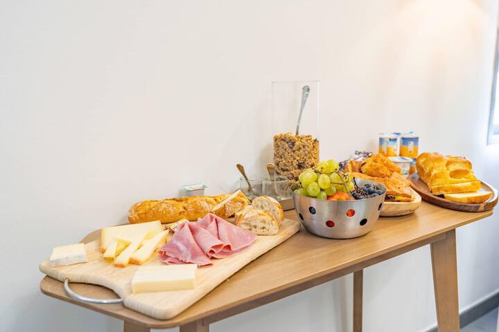 Breakfast/Coffee Service 23 of 26