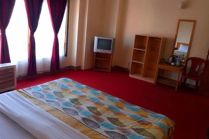 Room 3 of 8