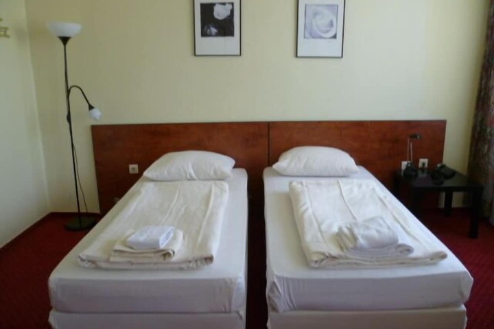 Room 5 of 37