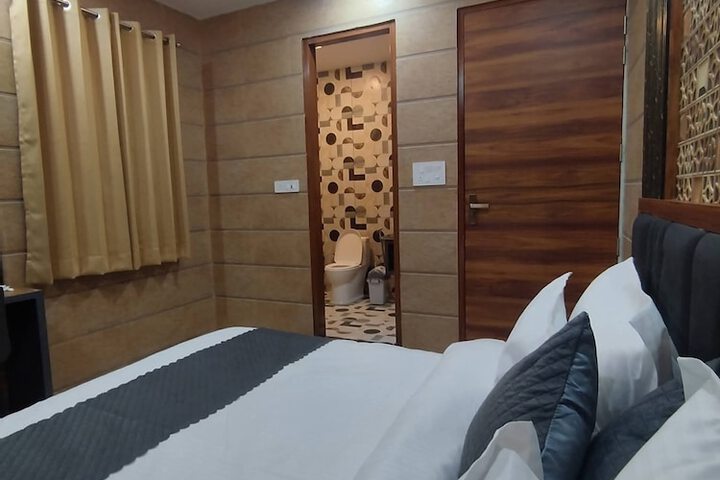 Room 7 of 17