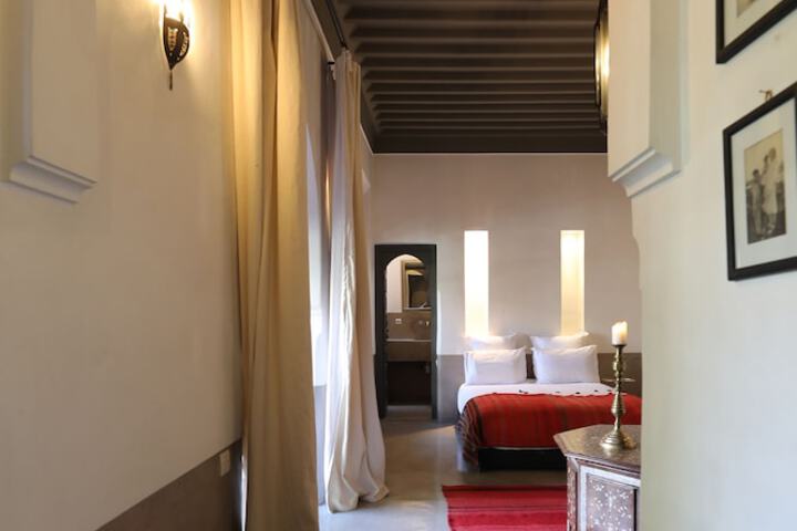 Room 28 of 127