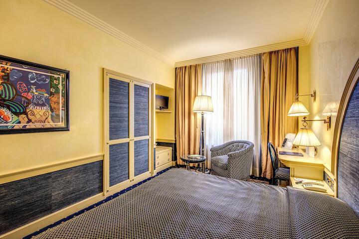 Room 26 of 63