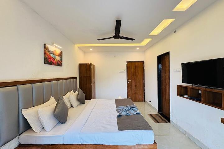 Room 13 of 42