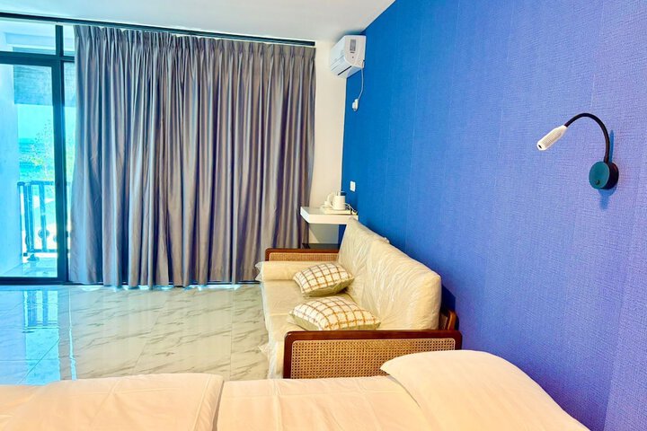 Room 4 of 17