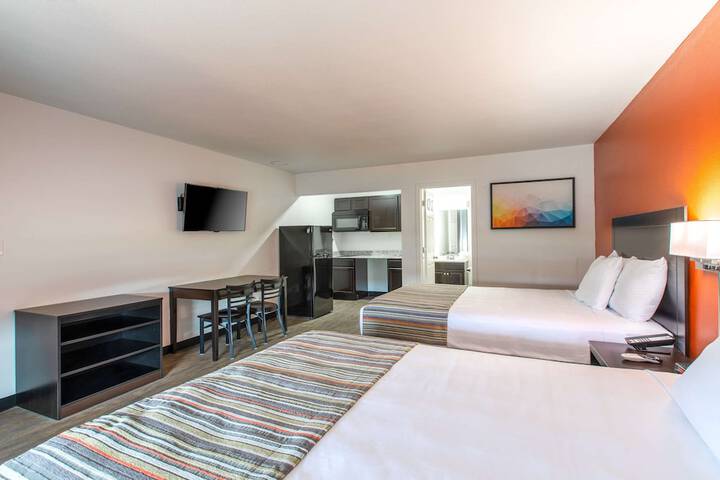 1 Queen Bed (4 of 34)