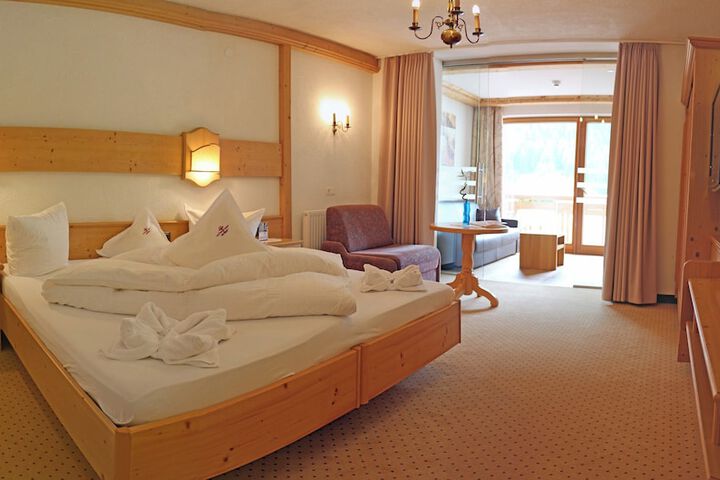 Room 12 of 85