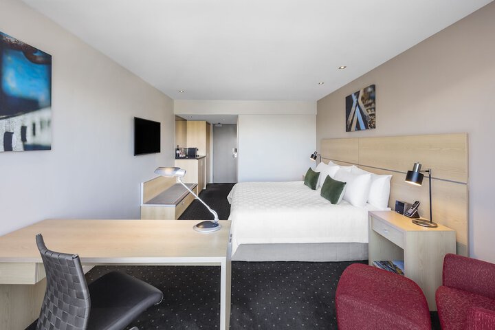 Room 3 of 114
