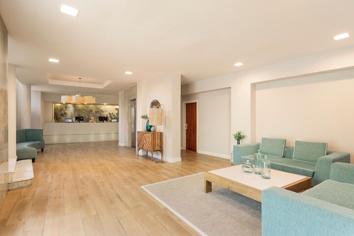 Entrance & Lobby