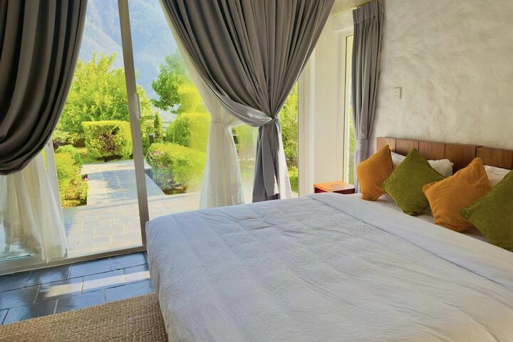 Room 2 of 28