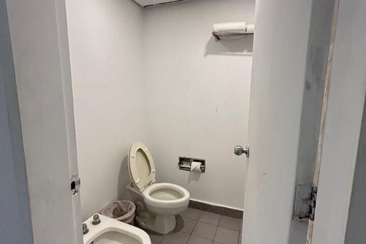 Room 5 of 33