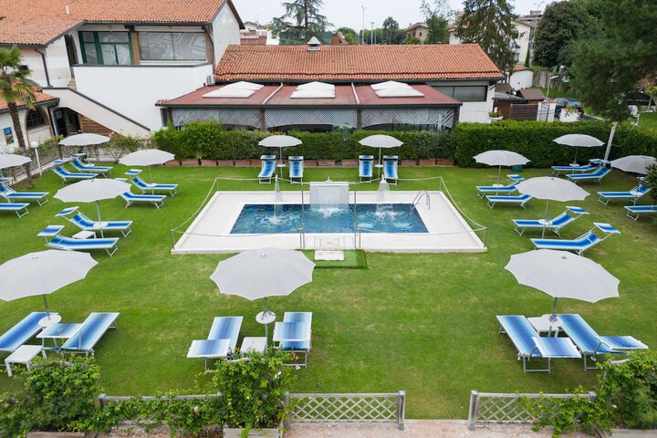 Pool 62 of 100