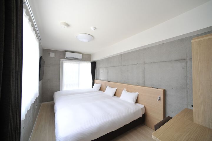 Room 6 of 83