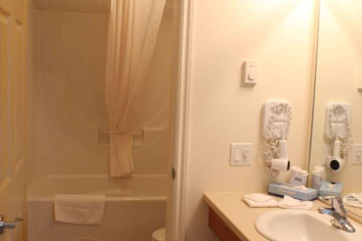 Room 33 of 54