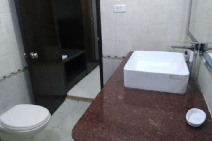 Room 28 of 65
