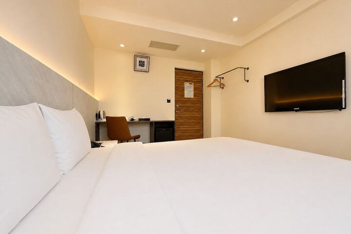Room 114 of 160