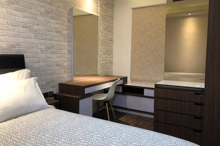 Room 14 of 42