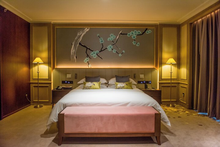 Room 16 of 40