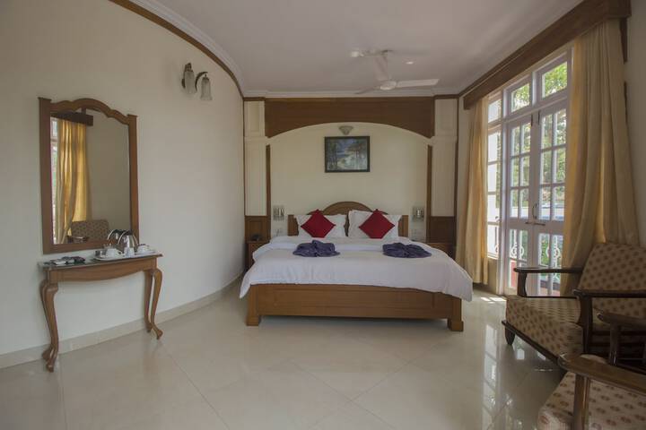Room 32 of 46